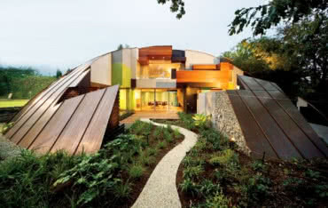 Dom i ogród wkomponowane w miedzianą kopułę